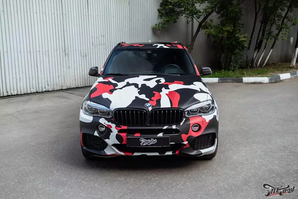 BMW X5. Разработка и оклейка кузова в камуфляж!